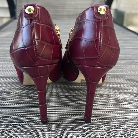 MICHAEL Michael Kors Suede Crocodile-Embossed Ankle Booties Merlot Size 8 - Picture 5 of 11